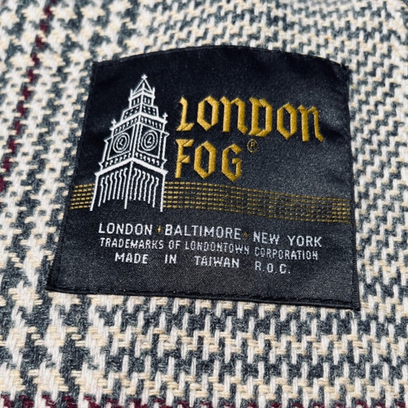 LONDON FOG Women's Trench Coat US 10 reg. Tan color Lined in plaid just in time! - Picture 3 of 10